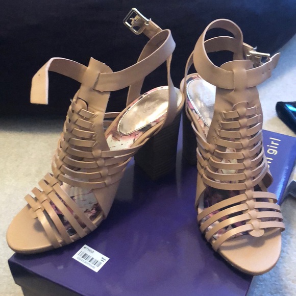 Madden Girl *Almost new* tan block heels size 8 - Picture 2 of 4